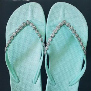 NWOT Capelli of New York Silver Jeweled Flip Flops in Mint Green - 11M